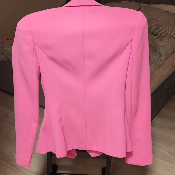 Blazer - Picture 2 of 7